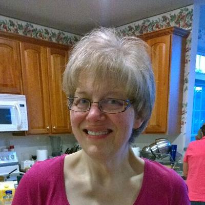 Profile Picture of Eileen Yu (@lovetoreadnknit) on Twitter