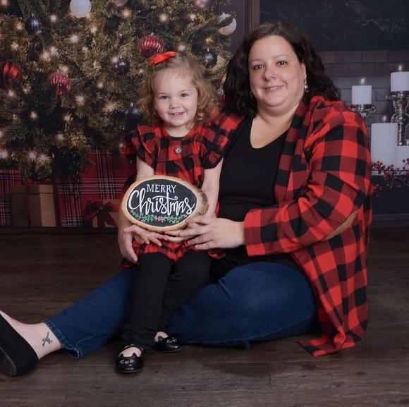 Profile Picture of Andrea Bobb (@ravesbobb) on Poshmark