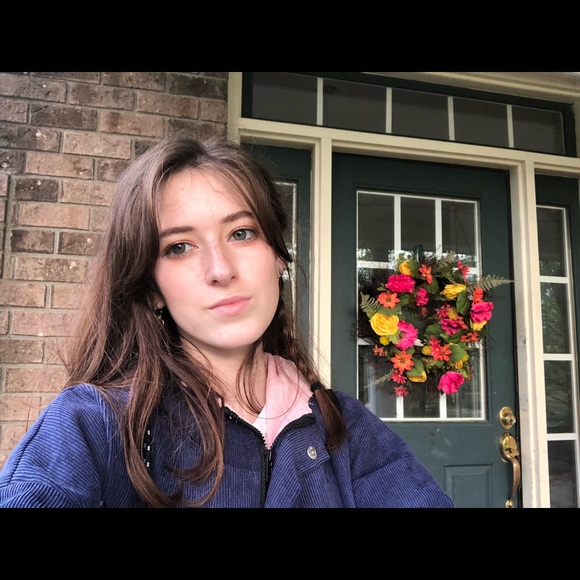 Profile Picture of Michaela Rowland (@mmr0725) on Poshmark