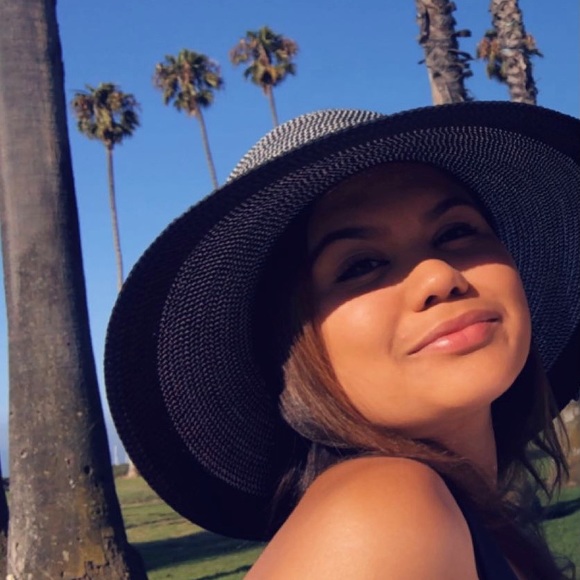 Profile Picture of Leah Magnusen (@lsmagnusen) on Poshmark