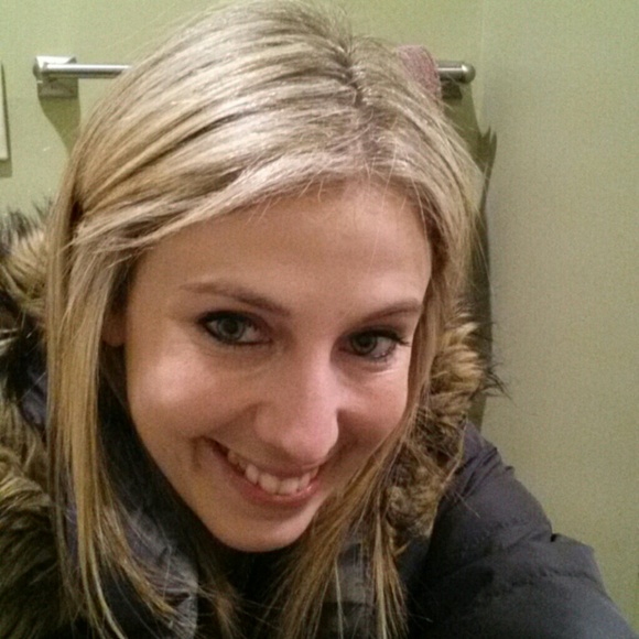 Profile Picture of Barbara Walsh (@barbarawalsh86) on Poshmark