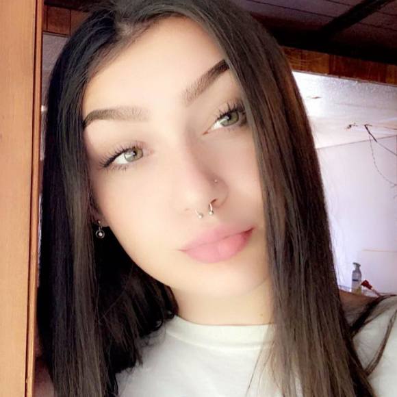 Profile Picture of Tristen Prial (@tprial) on Poshmark