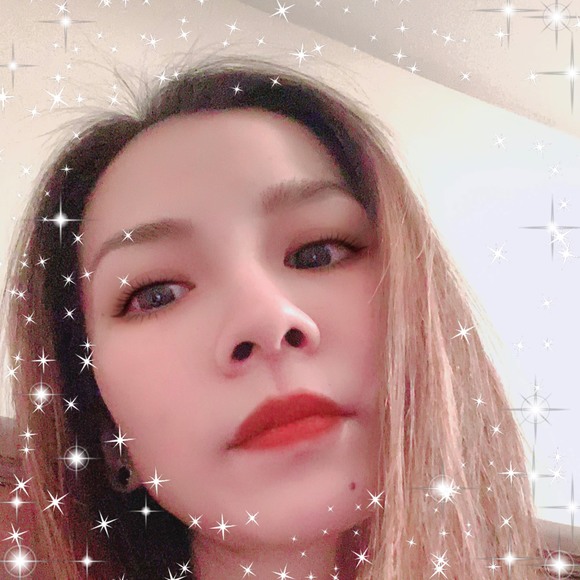 Profile Picture of Huong Huong (@huong_huong) on Poshmark