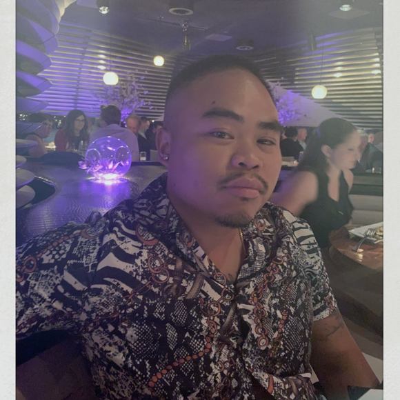 Profile Picture of Tommee Naenphan (@tnaenphan92) on Poshmark