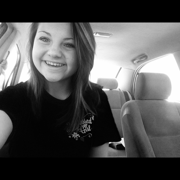 Profile Picture of Haley Holmes (@haley_holmes) on Poshmark