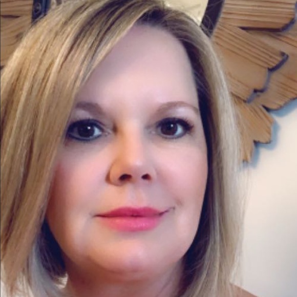 Profile Picture of Nancy Cook (@nancyleecoo09) on Poshmark