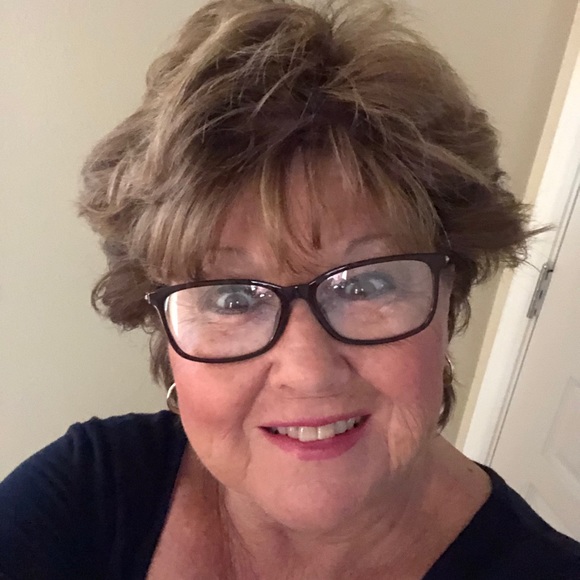 Profile Picture of Eugenia Eisnaugle (@jeisnaugle) on Poshmark