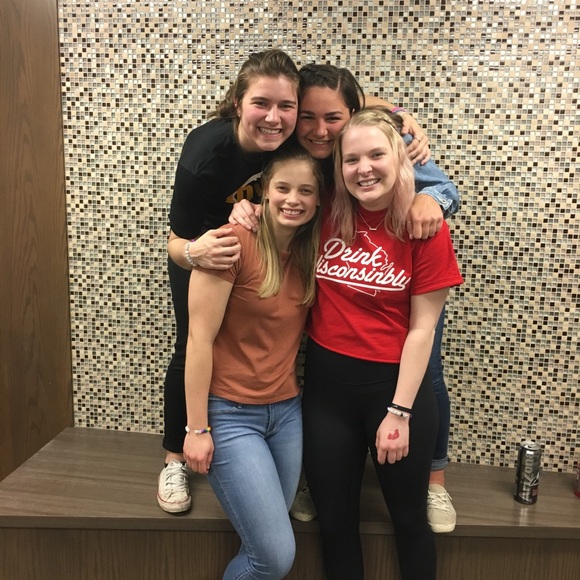 Profile Picture of Jenna Uphoff (@jmu129) on Poshmark