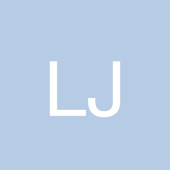 Profile Picture of Lauren Josselyn (@ljosselyn_) on Poshmark