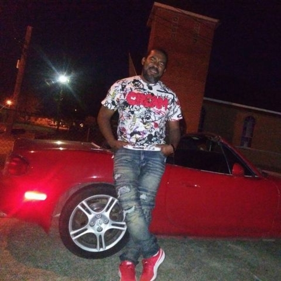 Profile Picture of Warner Pouchie (@warner267) on Poshmark