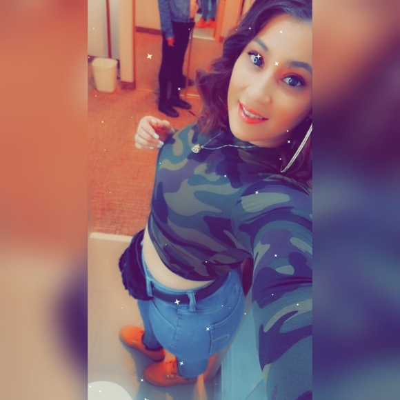 Profile Picture of Bianca Nieves (@biancanieves861) on Poshmark