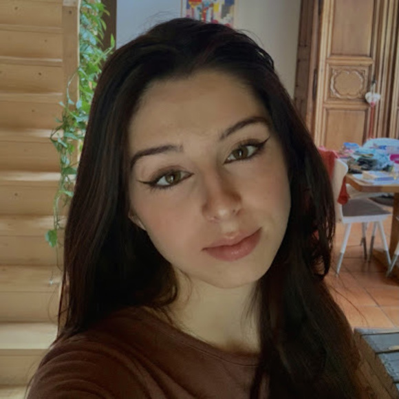 Profile Picture of Apolline Faure (@apollinefaure19) on Poshmark