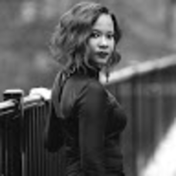 Profile Picture of Ronika Bates (@ronnbb) on Poshmark