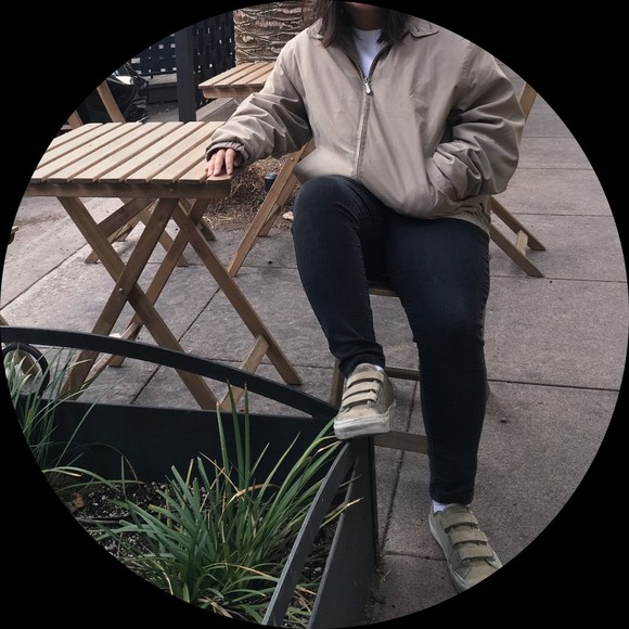 Profile Picture of Allison Day (@allidotter) on Poshmark