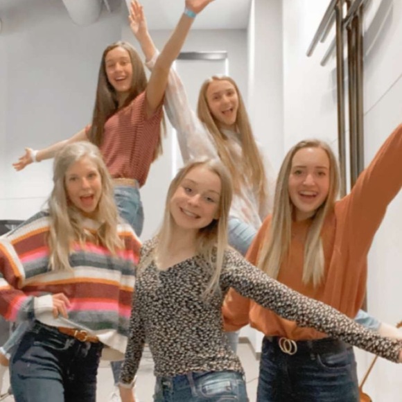 Profile Picture of Calee Carter (@calee_carter) on Poshmark