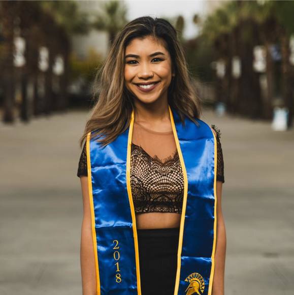 Profile Picture of Mariell Napiza (@lleiramariell) on Poshmark