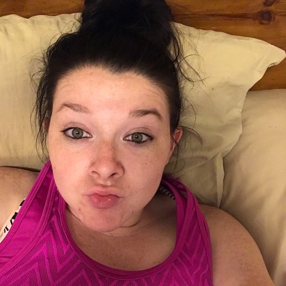 Profile Picture of Carson Long (@carsnicolelong) on Poshmark