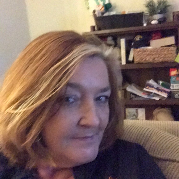Profile Picture of Elizabeth Beining (@ebeining) on Poshmark