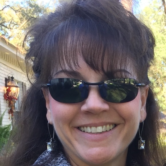 Profile Picture of Lynn Cochran (@brnhairbrneyes) on Poshmark