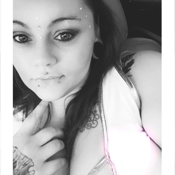 Profile Picture of Kristal Bosler (@kristalb206) on Poshmark