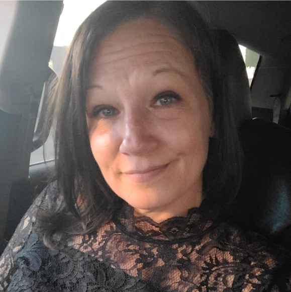 Profile Picture of Patience Renning (@patiencerenning) on Poshmark