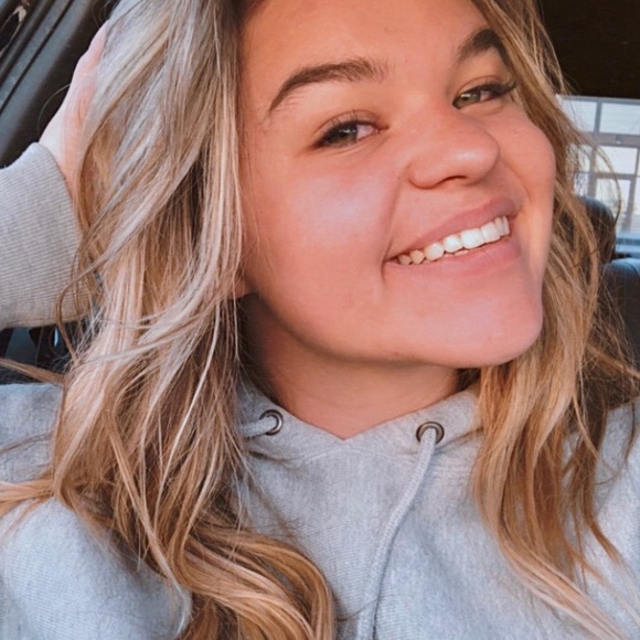 Profile Picture of Melia Cooksey (@meliaishmelia) on Poshmark