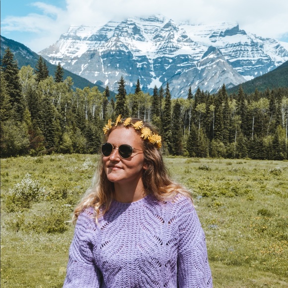 Profile Picture of Vanessa Billert (@vanessabllrt) on Poshmark