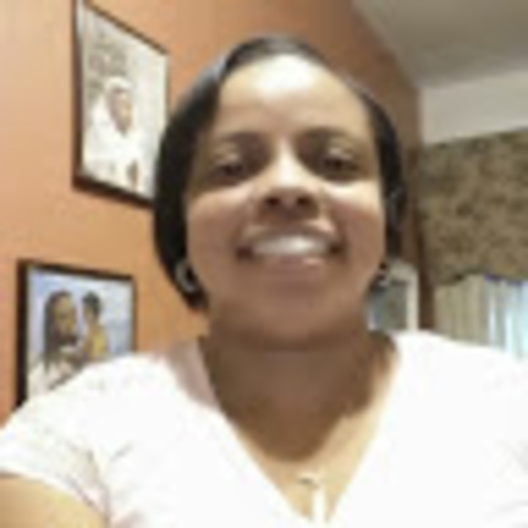 Profile Picture of Joycelyn Burrell (@luvsomejoy) on Poshmark