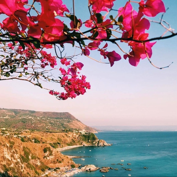 Romella L - Poshmark Profile Picture of Romella L (@joydesign) on Poshmark