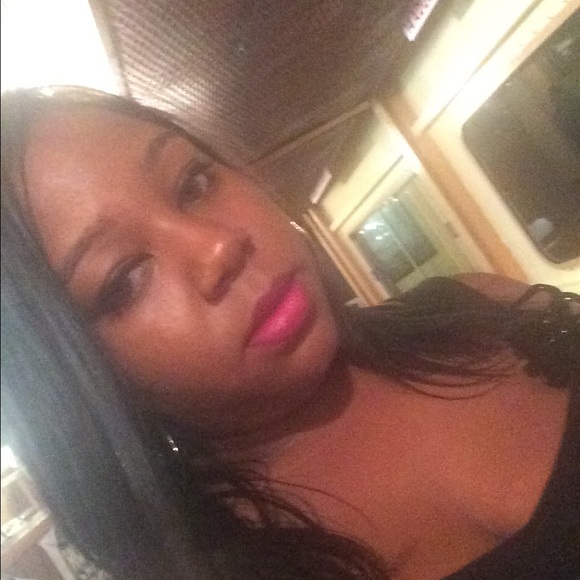 Profile Picture of Juanita Moody (@juanita_kalani) on Poshmark