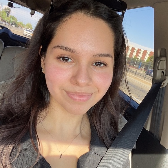 Profile Picture of Bianca Hurtado (@biancamoh) on Poshmark