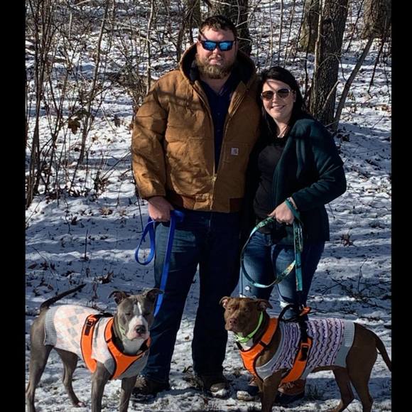 Profile Picture of Taylor Bloxham (@taylor_bloxham) on Poshmark