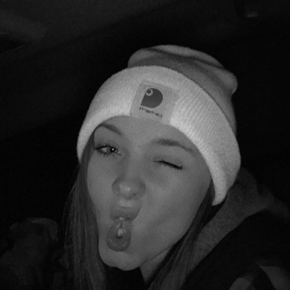 Profile Picture of Cassidy Gilbert (@cassidygilbe366) on Poshmark