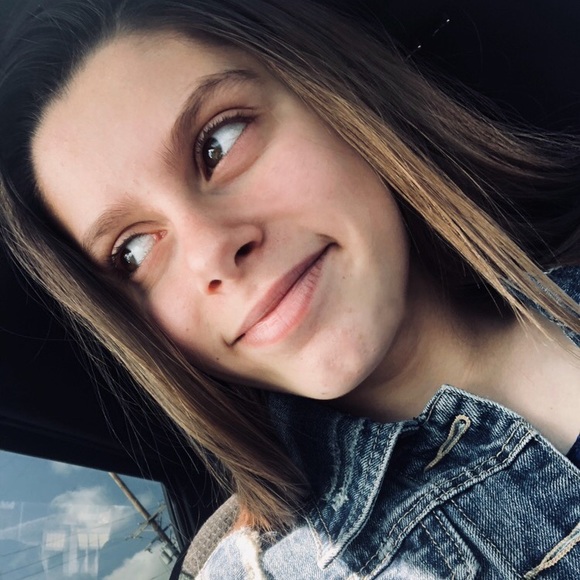 Profile Picture of Kaydence Heubel (@kmate1228) on Poshmark