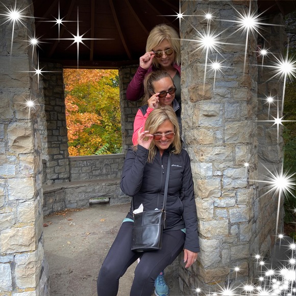 Profile Picture of Melanie Schultz (@209000502) on Poshmark