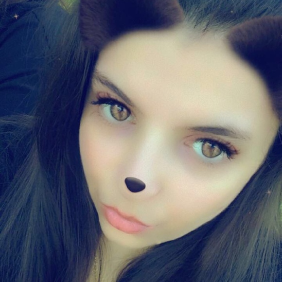 Profile Picture of Evagelia Kalogridis (@evangik) on Poshmark