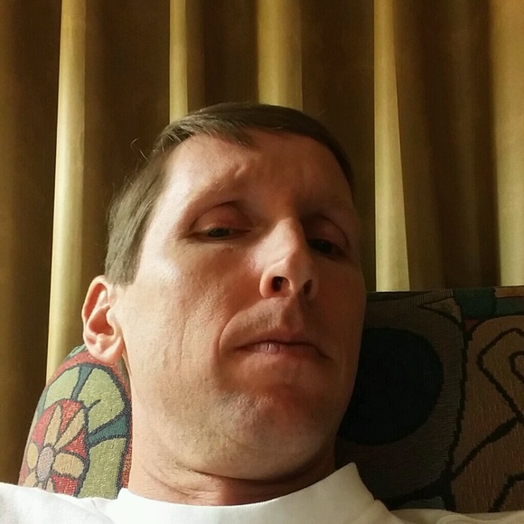 Profile Picture of Ryan Webb (@cryanwebb) on Poshmark