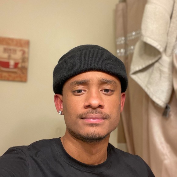 Profile Picture of Jay Brillante (@jaybrillante) on Poshmark