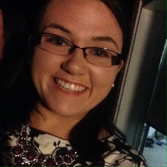 Profile Picture of Zoe Fedorchuk (@zoee_leee) on Poshmark