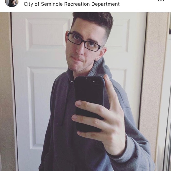 Profile Picture of Thomas Koons (@tkoons41) on Poshmark