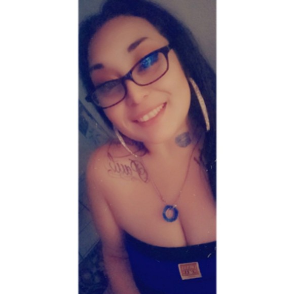 Profile Picture of Lorraine Romero (@lalaromero96) on Poshmark