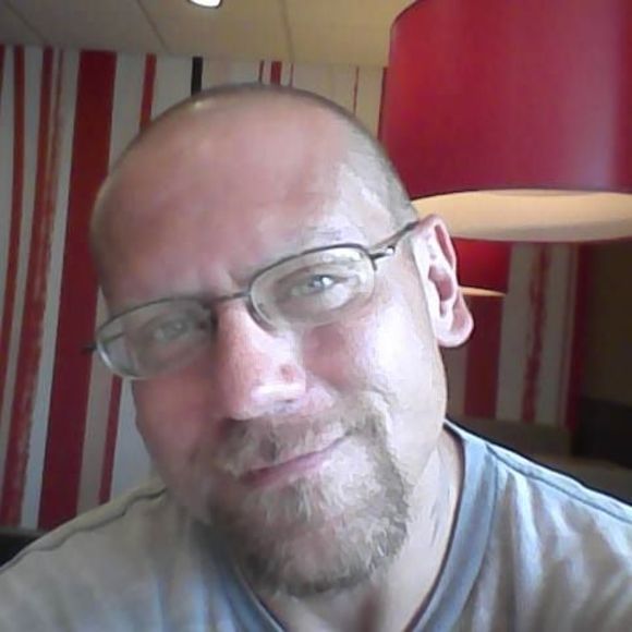 Profile Picture of Daniel Hollis (@danohollis) on Poshmark