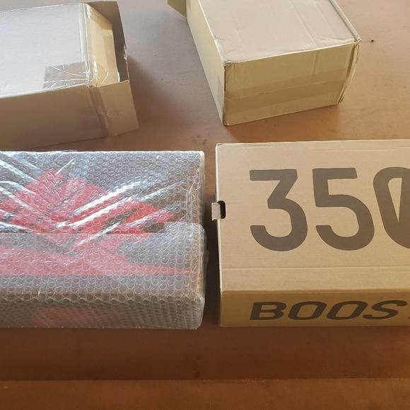 Profile Picture of Anucha Satayakul (@high_imchino) on Poshmark