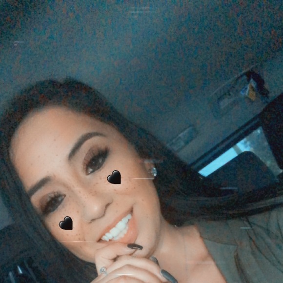 Profile Picture of Kelsey Stitzinger (@kelss1021) on Poshmark