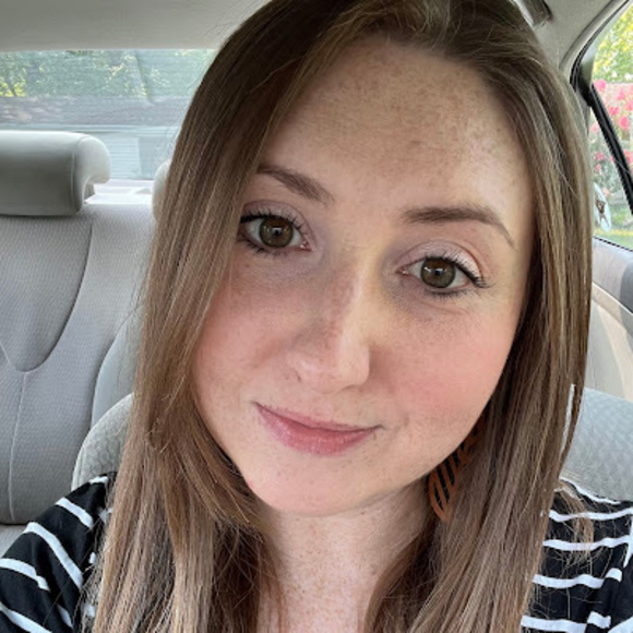 Profile Picture of Amanda Warmuth (@amandawarmuth) on Poshmark