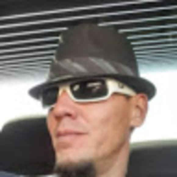 Profile Picture of Kevin Whitten (@kwhitten307) on Poshmark