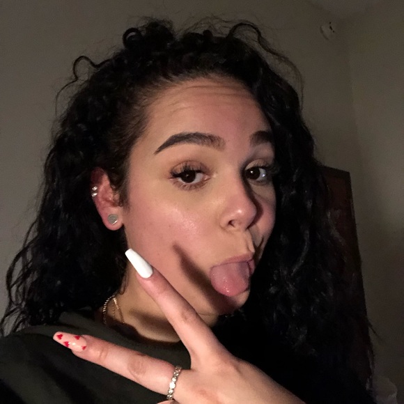Profile Picture of Weaver Dolfinger (@weaverd) on Poshmark