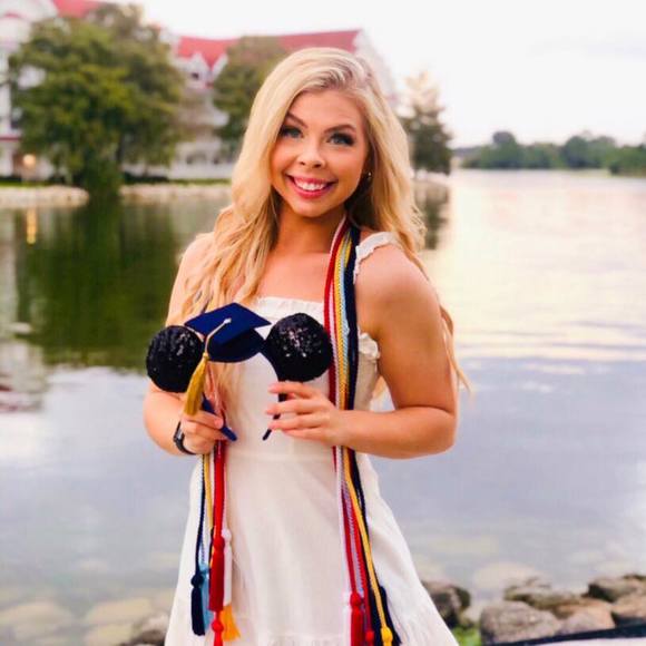 Profile Picture of Nicole Shusko (@nicoleshusko) on Poshmark