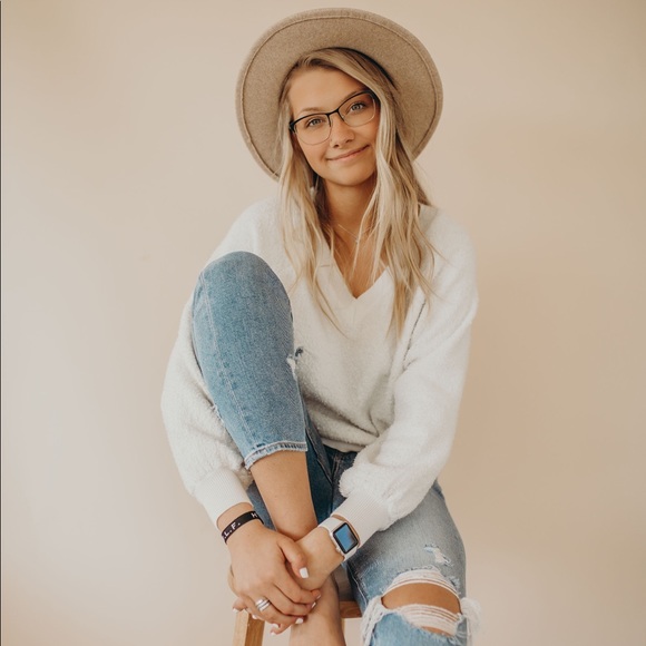 Profile Picture of Kayleen Schmidt (@kayleensch) on Poshmark