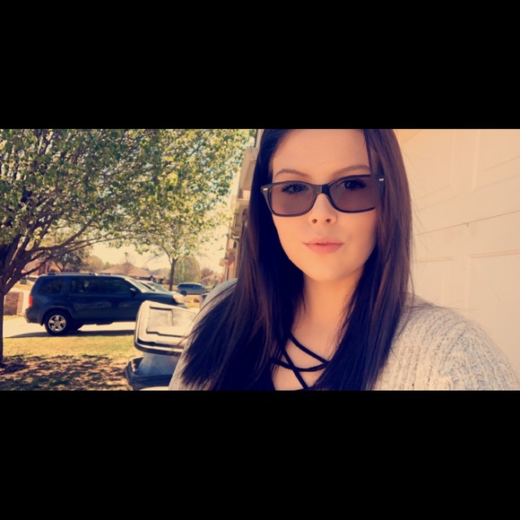 Profile Picture of Alexandra Collings (@alex631193) on Poshmark